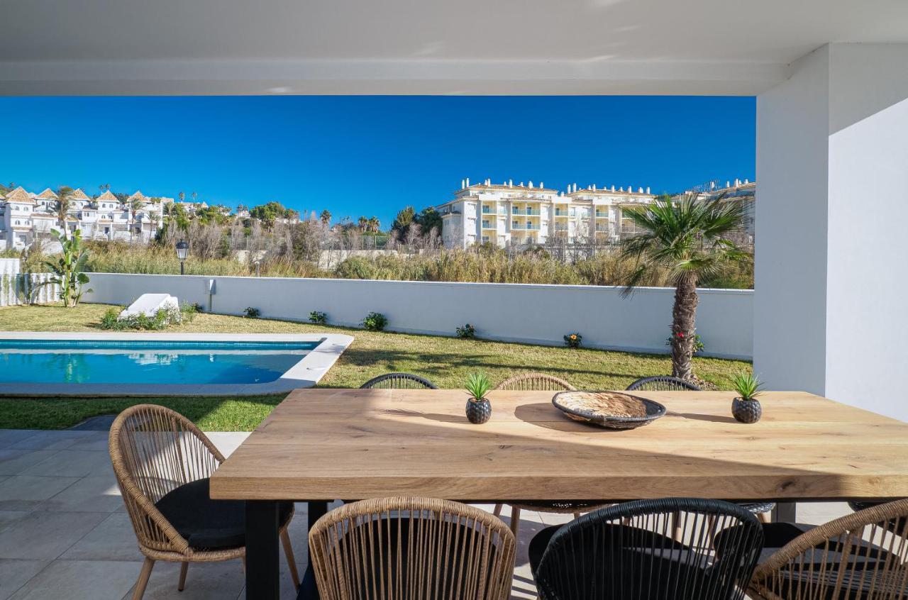 Villa Moderne Proche De La Mer Манилва Экстерьер фото