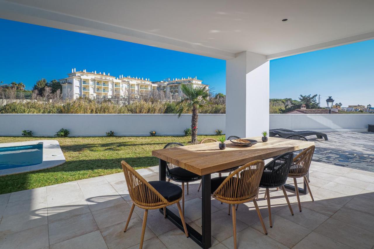 Villa Moderne Proche De La Mer Манилва Экстерьер фото