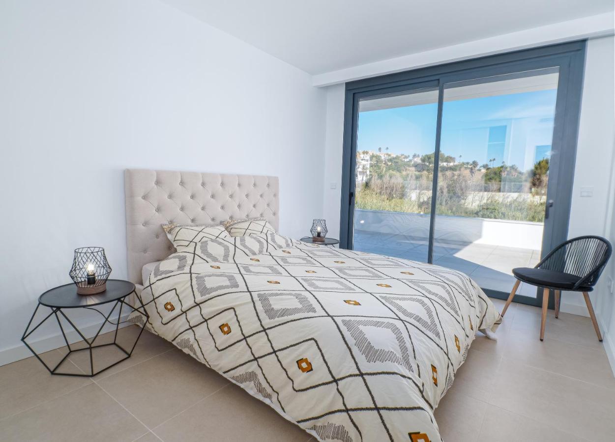 Villa Moderne Proche De La Mer Манилва Экстерьер фото