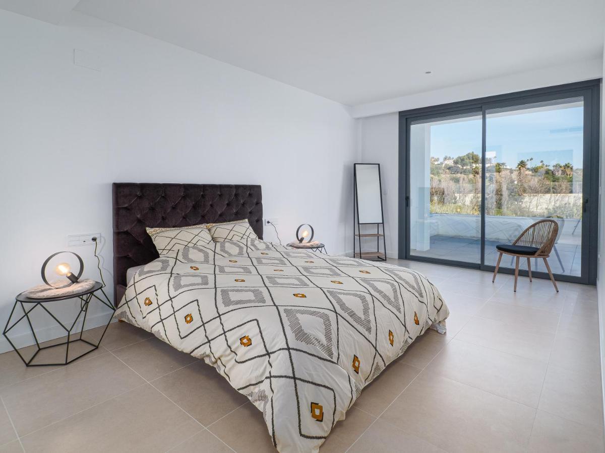 Villa Moderne Proche De La Mer Манилва Экстерьер фото